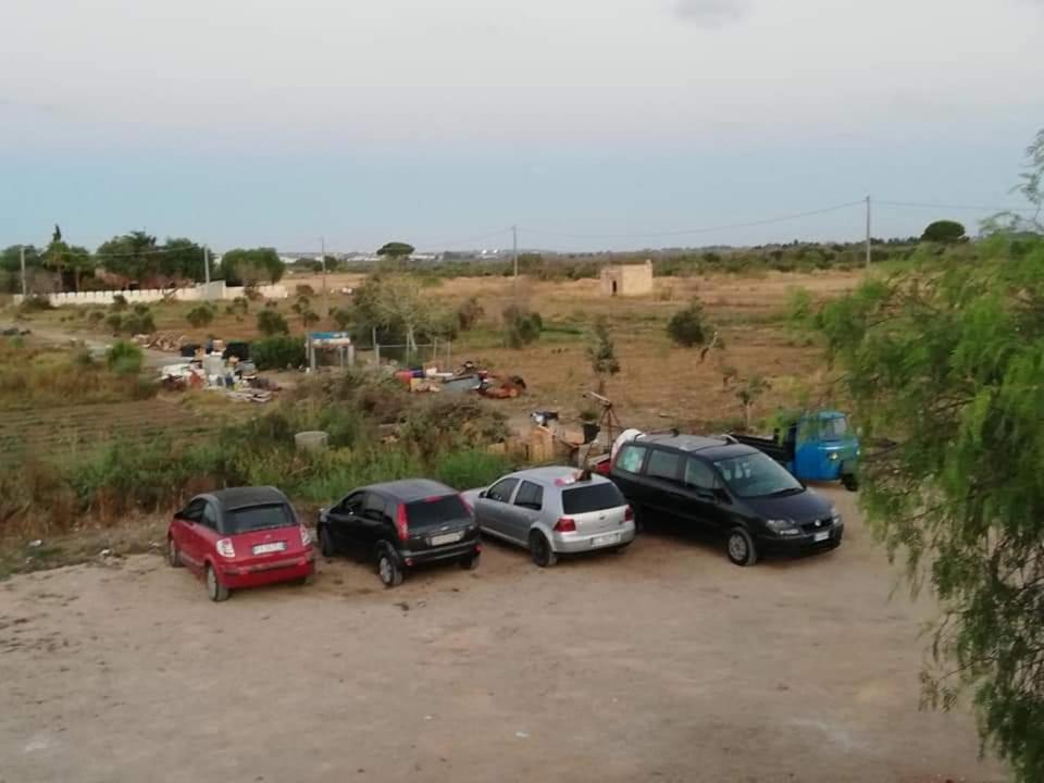 Aree Tende Presso La Casa In Campagna Di Ottavia Hotel Alezio Exterior foto